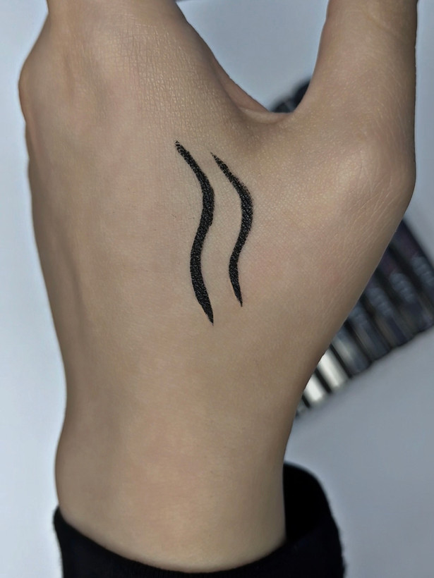 خط چشم ماژیکی هدابیوتی اصل برای آرایش چشم حرفه ای و دقیق