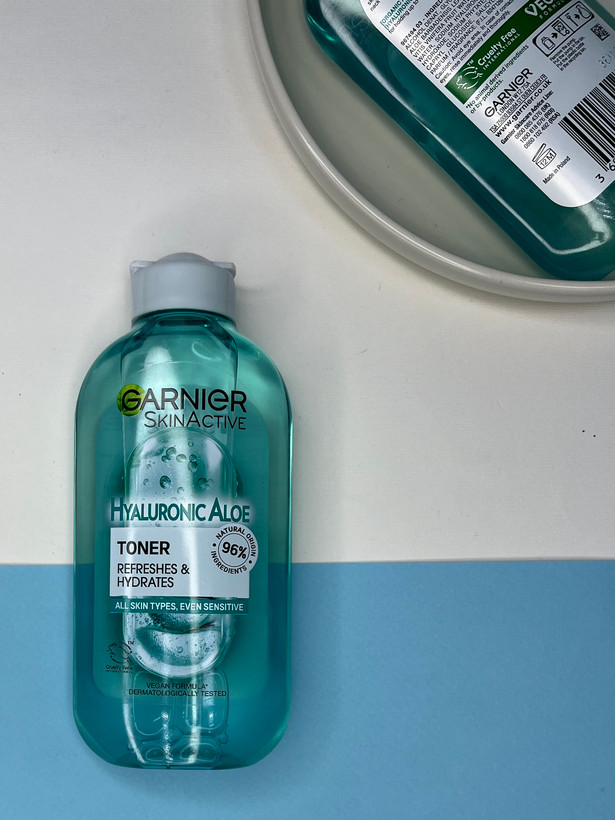 تونر هیالورونیک آلوئه ورا گارنیر اصل برای آبرسانی عمیق و تسکین پوست در شیمون